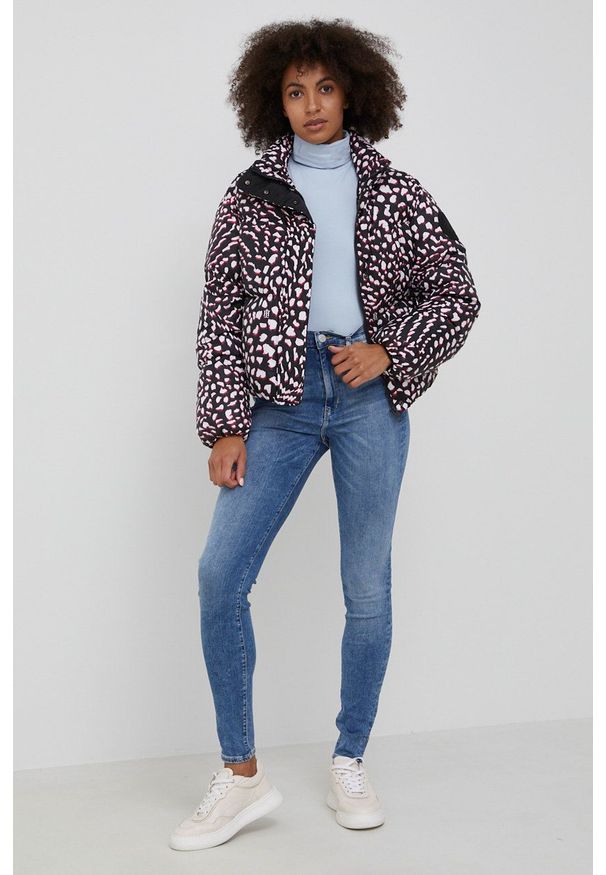 Tommy Jeans Jeansy SYLVIA CE137 damskie high waist. Stan: podwyższony. Kolor: niebieski