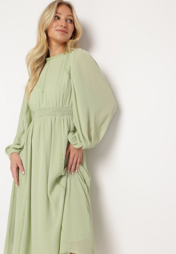 Born2be - Zielona Elegancka Sukienka Midi z Gumkami w Pasie i Ażurowymi Wstawkami Rouxia. Kolor: zielony. Wzór: ażurowy. Styl: elegancki. Długość: midi