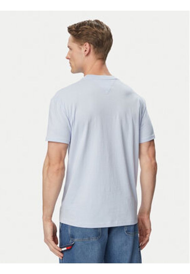 Tommy Jeans T-Shirt DM0DM20744 Niebieski jasny Regular Fit. Kolor: niebieski. Materiał: bawełna