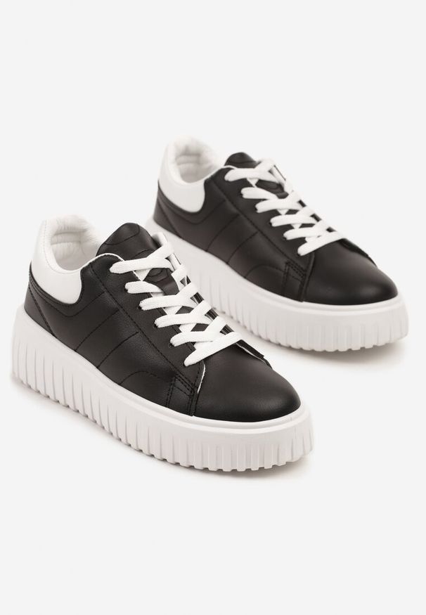 Born2be - Czarno-Białe Sneakersy na Grubej Tłoczonej Podeszwie Zdivila. Kolor: czarny. Materiał: jeans