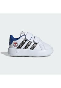 Buty Adidas Marvel Grand Court Spider-Man Infants. Kolor: biały, wielokolorowy, niebieski, czarny. Materiał: materiał. Wzór: motyw z bajki