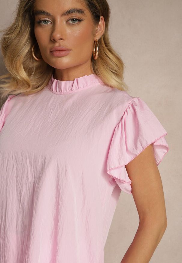 Renee - Różowa Bluzka z Wiskozą i Falbankami Greloiti. Okazja: na co dzień. Typ kołnierza: kołnierz z falbankami. Kolor: różowy. Materiał: wiskoza. Styl: klasyczny, casual