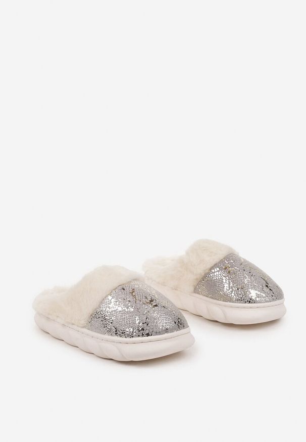 Born2be - Szare Metaliczne Kapcie Vices z Futerkiem na Piankowej Podeszwie Eleasmina. Okazja: na co dzień, do domu. Zapięcie: bez zapięcia. Kolor: szary. Materiał: futro. Styl: elegancki, casual