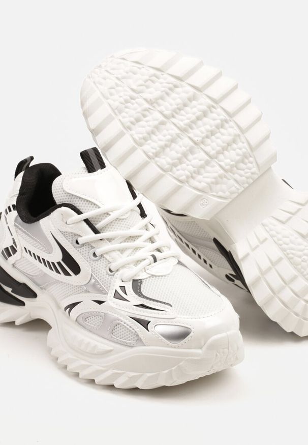 Born2be - Białe Sneakersy na Grubej Tłoczonej Podeszwie z Geometrycznym Wzorem Deoliriel. Okazja: na co dzień. Zapięcie: sznurówki. Kolor: biały. Materiał: jeans. Wzór: geometria