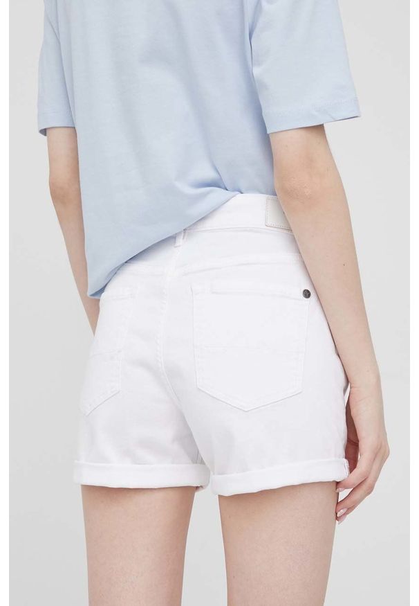 Pepe Jeans szorty jeansowe MARY SHORT damskie kolor biały gładkie high waist. Okazja: na co dzień. Stan: podwyższony. Kolor: biały. Wzór: gładki. Styl: casual