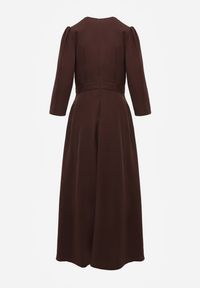 Renee - Brązowa Elegancka Sukienka o Kopertowym Kroju Zdobiona Aplikacją w Talii Zilendra. Kolor: brązowy. Wzór: aplikacja. Typ sukienki: kopertowe. Styl: elegancki #3