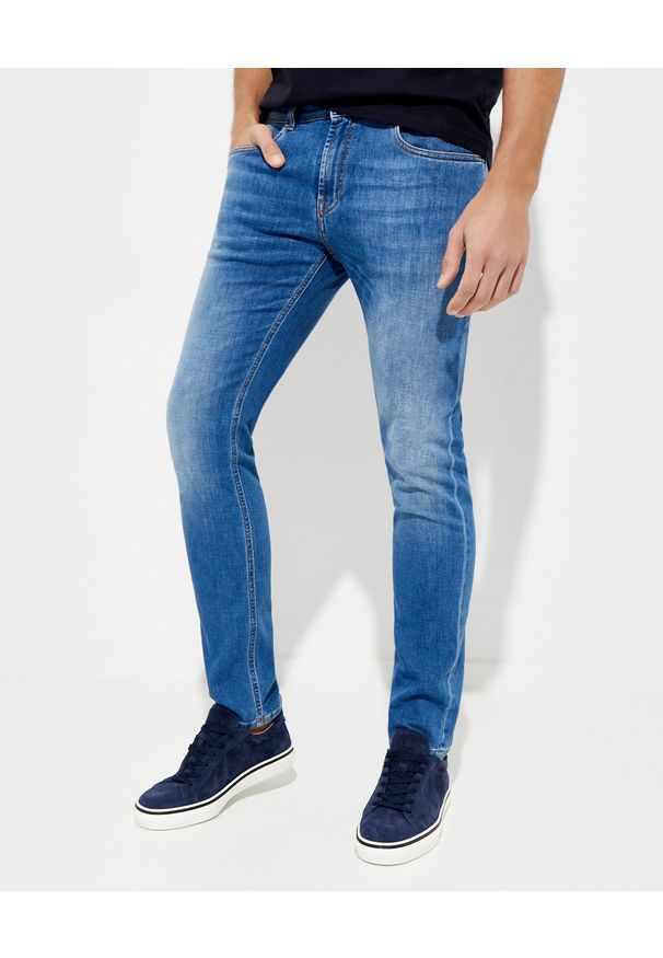 FAY - Jasnoniebieskie jeansy Fay. Kolor: niebieski. Wzór: aplikacja