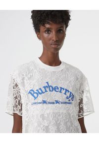 Burberry - BURBERRY - Koronkowa sukienka. Kolor: biały. Materiał: koronka. Wzór: aplikacja. Typ sukienki: dopasowane. Styl: klasyczny