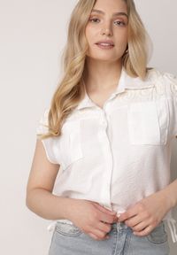 Born2be - Biała Wiskozowa Koszula Boho Bez Rękawów ze Ściągaczem w Pasie Limopise. Okazja: na co dzień. Typ kołnierza: kołnierzyk klasyczny. Kolor: biały. Materiał: wiskoza. Długość rękawa: bez rękawów. Wzór: gładki. Sezon: lato. Styl: boho #8