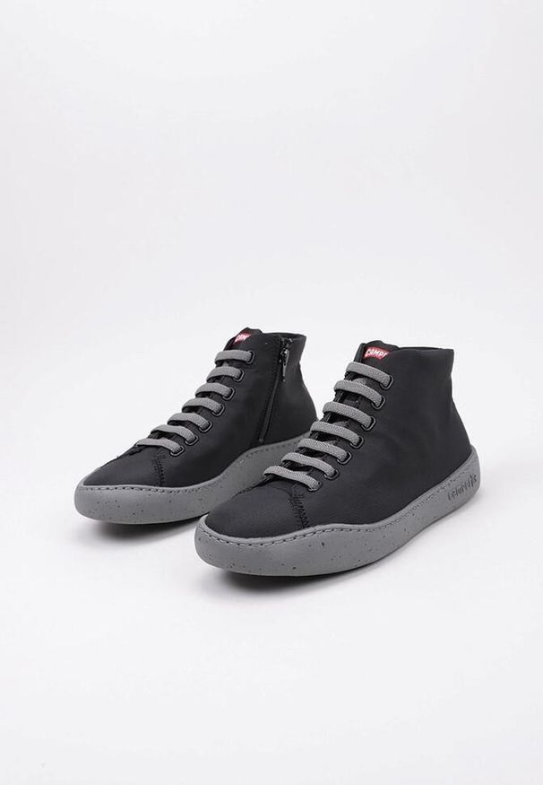 Buty męskie Camper Model K300270. Kolor: czarny, szary, wielokolorowy. Sport: turystyka piesza