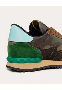 VALENTINO - Sneakersy Rockrunner Camouflage. Kolor: brązowy. Materiał: guma, zamsz. Wzór: moro #7