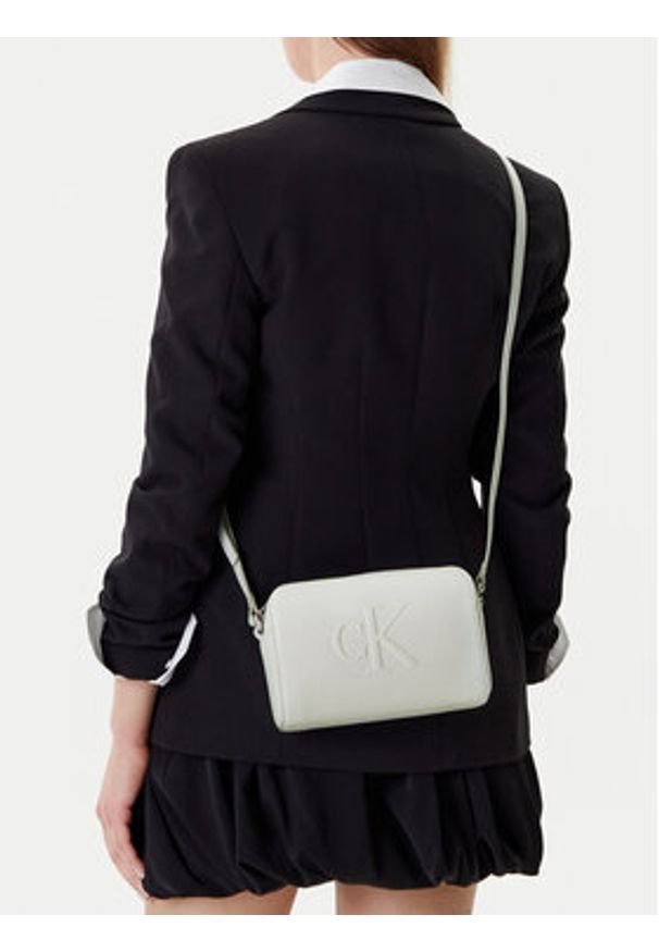 Calvin Klein Jeans Torebka Sculpted Ew Camera Bag20 LV04K3036G Szary. Kolor: szary. Materiał: skórzane