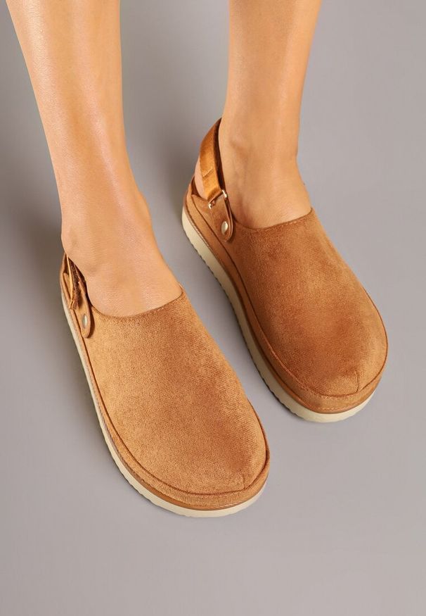 Born2be - Brązowe Klapki w Typie Chodaków na Grubej Podeszwie Jrea. Kolor: brązowy