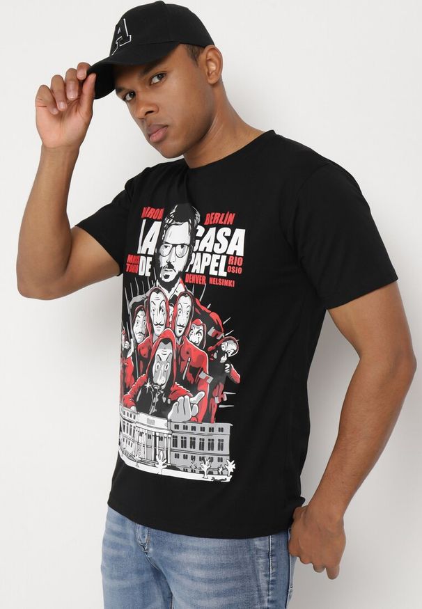 Born2be - Czarny Klasyczny T-shirt z Bawełny z Dużym Nadrukiem Gunelia. Okazja: na co dzień. Kolor: czarny. Materiał: bawełna. Wzór: nadruk. Styl: klasyczny