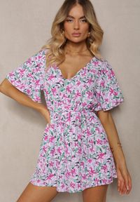 Renee - Jasnofioletowy Kombinezon z Dekoltem w Serek z Gumką w Talii i Materiałowym Paskiem Tessanda. Okazja: na co dzień. Kolor: fioletowy. Materiał: materiał. Styl: elegancki, casual