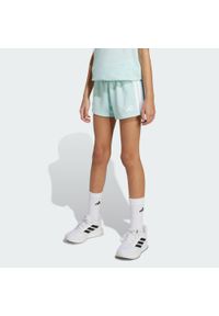 Adidas - Szorty dziecięce Essentials. Okazja: na uczelnię. Kolor: niebieski, wielokolorowy, biały. Materiał: materiał. Styl: sportowy. Sport: joga i pilates #1