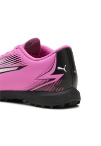 Buty piłkarskie dla dzieci Puma Ultra Play. Zapięcie: sznurówki. Kolor: wielokolorowy, różowy, czarny, biały. Materiał: materiał, syntetyk. Szerokość cholewki: normalna. Sport: piłka nożna