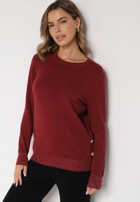 Born2be - Bordowy Sweter z Guzikami z Boku Tusiana. Okazja: na co dzień. Kolor: czerwony. Materiał: jeans. Styl: casual, klasyczny #1