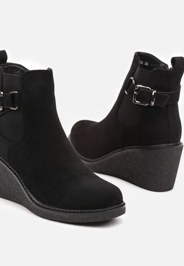 Born2be - Czarne Botki w Stylu Sztybletów na Koturnie Ozdobione Paskiem Erinnda. Zapięcie: pasek. Kolor: czarny. Materiał: jeans. Wzór: aplikacja. Obcas: na koturnie. Styl: elegancki