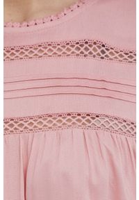 Vero Moda bluzka damska kolor różowy gładka. Kolor: różowy. Materiał: tkanina, włókno. Długość rękawa: krótki rękaw. Długość: krótkie. Wzór: gładki #4