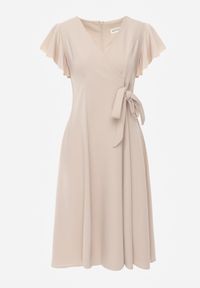 Renee - Beżowa Kopertowa Sukienka z Rozkloszowanym Dołem i Ozdobnym Wiązaniem Dannola. Okazja: na imprezę. Kolor: beżowy. Typ sukienki: kopertowe. Styl: elegancki #2