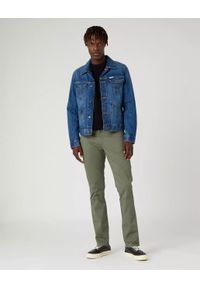 Wrangler - WRANGLER LARSTON MĘSKIE SPODNIE MATERIAŁOWE DUSTY OLIVE W18SEAX45 112330756. Materiał: materiał #5