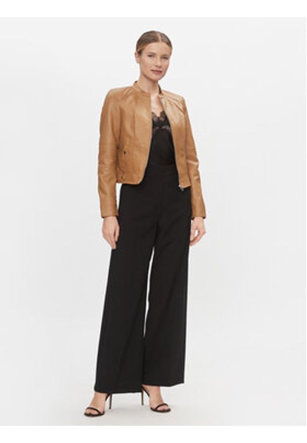 Vero Moda Kurtka z imitacji skóry Love 10300241 Brązowy Regular Fit. Kolor: brązowy. Materiał: skóra