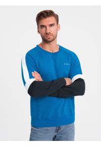 Ombre Clothing - Trójkolorowa dresowa męska bluza z raglanowymi rękawami – niebieska V4 - Rozmiar: M. Okazja: na co dzień. Kolor: niebieski. Materiał: dresówka. Długość rękawa: raglanowy rękaw. Wzór: nadruk. Styl: sportowy, casual #3