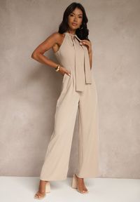 Renee - Beżowy Kombinezon Wide Leg z Ozdobnym Wiązaniem przy Szyi Silelia. Okazja: na co dzień. Kolor: beżowy. Długość rękawa: bez rękawów. Styl: klasyczny, elegancki, casual #4