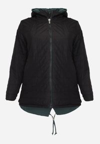 Born2be - Ciemnozielona Dwustronna Kurtka Przejściowa w Stylu Parki z Kapturem Tidala. Okazja: na co dzień. Typ kołnierza: kaptur. Kolekcja: plus size. Kolor: zielony. Materiał: poliester, jeans, materiał. Wzór: aplikacja. Styl: casual, klasyczny #3