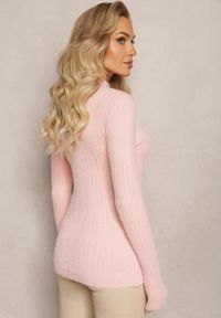 Renee - Jasnoróżowy Wełniany Sweter z Biżuteryjnymi Guzikami i Dłuższym Włosiem Tuvelio. Kolor: różowy. Materiał: wełna. Długość: długie #5
