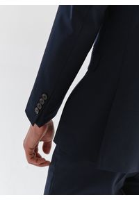 Pako Lorente - PAKO LORENTE – Gładka granatowa marynarka garniturowa. Kolor: niebieski. Materiał: poliester, wełna, elastan. Wzór: gładki. Styl: klasyczny #2