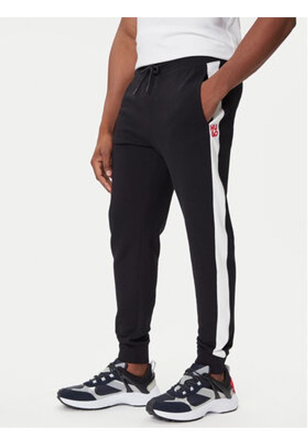 Hugo - HUGO Dres DapieDoaky 50485042 Czarny Regular Fit. Kolor: czarny. Materiał: bawełna