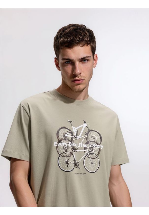 Reserved - T-shirt comfort z nadrukiem - jasnozielony. Kolor: zielony. Materiał: bawełna, dzianina. Wzór: nadruk