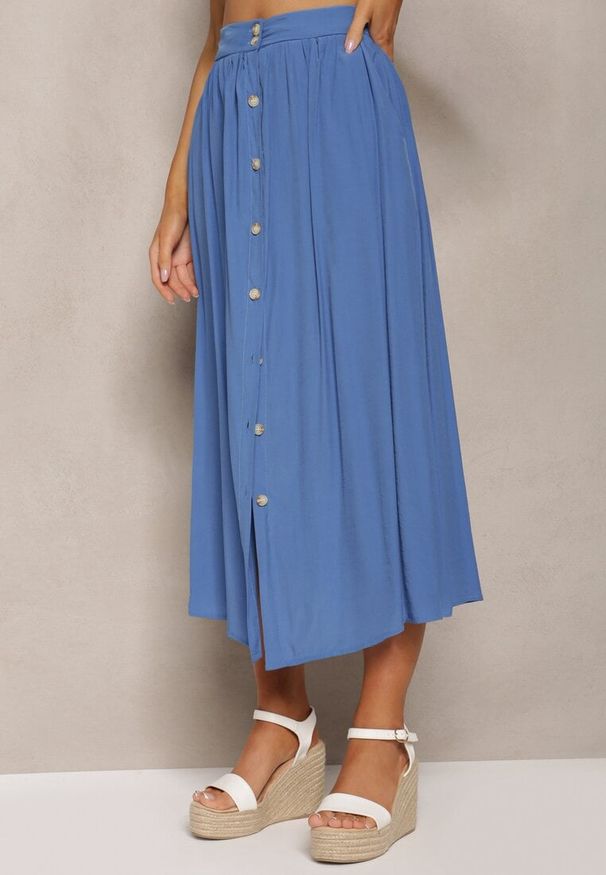 Renee - Niebieska Rozkloszowana Spódnica Maxi z Gumką w Talii i Kieszeniami Kendrani. Okazja: na co dzień, na imprezę. Kolor: niebieski. Styl: casual, elegancki