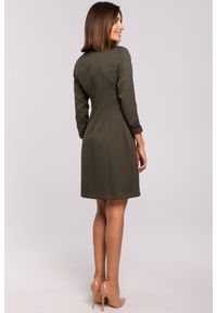 Stylove - Elegancka sukienka marynarka biznesowa z kołnierzem do pracy khaki. Okazja: do pracy, na spotkanie biznesowe. Kolor: brązowy. Styl: elegancki, biznesowy #3