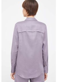 Calvin Klein koszula damska kolor fioletowy regular z kołnierzykiem klasycznym. Typ kołnierza: kołnierzyk klasyczny. Kolor: fioletowy. Materiał: tkanina, włókno, materiał. Długość: długie. Styl: klasyczny #2