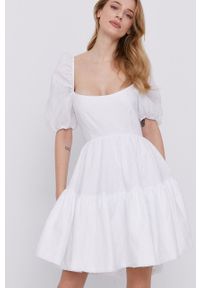 BARDOT - Bardot - Sukienka. Kolor: biały. Materiał: tkanina. Typ sukienki: rozkloszowane. Długość: mini #2