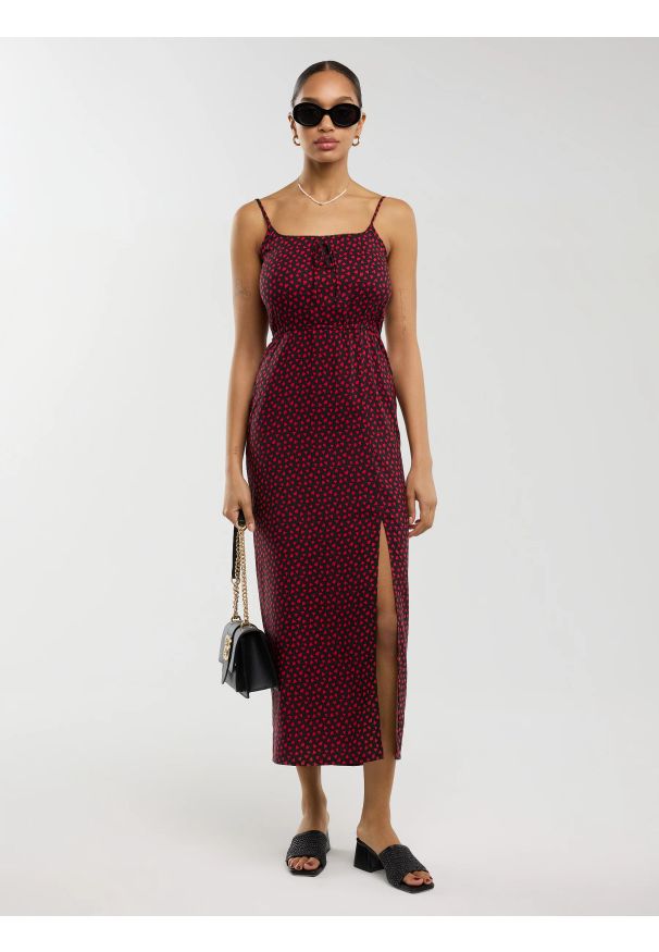 Big-Star - Sukienka damska midi z wiskozy na ramiączkach w serduszka czarna Frema 906. Kolor: czarny. Materiał: wiskoza. Długość rękawa: na ramiączkach. Wzór: aplikacja. Sezon: lato. Styl: elegancki. Długość: midi