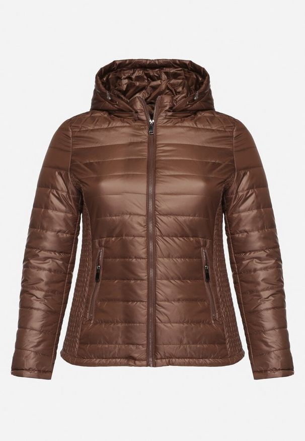 Born2be - Brązowa Pikowana Kurtka z Opinanym Kapturem i Wstawkami z Gumek Terilinde. Okazja: na spacer. Kolekcja: plus size. Kolor: brązowy. Materiał: jeans
