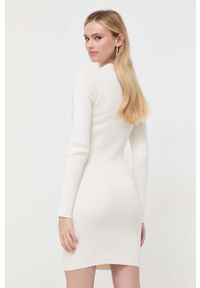 Guess sukienka kolor beżowy mini dopasowana. Kolor: beżowy. Materiał: materiał, dzianina, wiskoza. Długość rękawa: długi rękaw. Typ sukienki: dopasowane. Długość: mini #3
