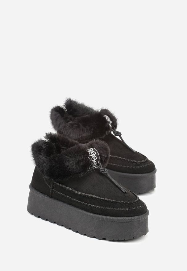 Born2be - Czarne Śniegowce na Grubej Podeszwie z Ozdobnymi Przeszyciami i Futerkiem Lindera. Okazja: na co dzień. Kolor: czarny. Materiał: futro. Styl: casual