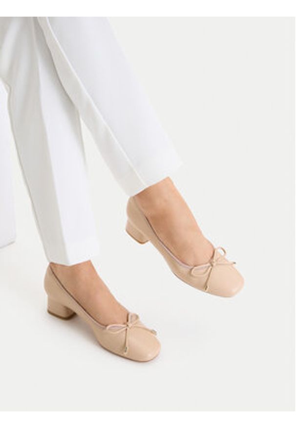 Gino Rossi - GINO ROSSI Czółenka C-XRY0508 Beżowy. Kolor: beżowy. Materiał: skóra