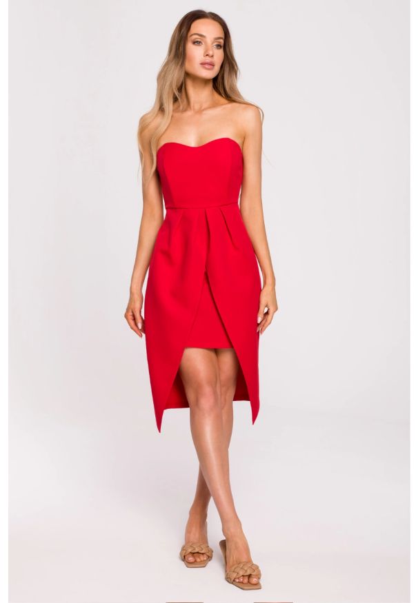 Sukienki.shop - Sukienka koktajlowa ołówkowa asymetryczna gorsetowa czerwona. Okazja: na ślub cywilny, na wesele, na imprezę. Typ kołnierza: dekolt gorset. Kolor: czerwony. Typ sukienki: ołówkowe, asymetryczne, gorsetowe. Styl: wizytowy