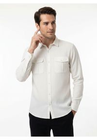 Brave Soul - Biała Męska Koszula Weekendowa, Taliowana -BRAVE SOUL- z Lnem, Jednokolorowa, z Kieszonkami. Okazja: na co dzień. Kolor: biały. Materiał: wiskoza, len. Styl: casual #2