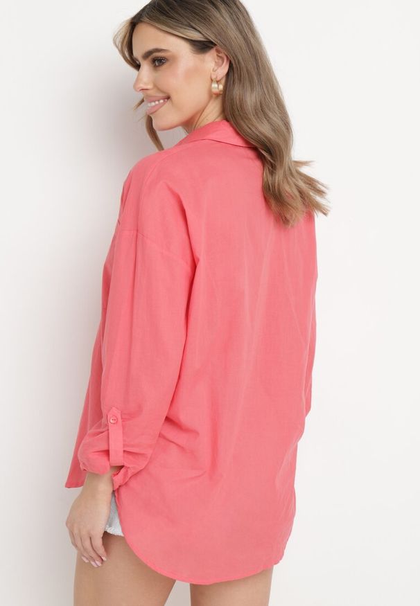 Born2be - Różowa Koszula z Bawełny Zapinana na Guziki z Długim Rękawem Efiora. Okazja: na co dzień. Kolor: różowy. Materiał: bawełna. Długość rękawa: długi rękaw. Długość: długie. Styl: klasyczny, casual, elegancki