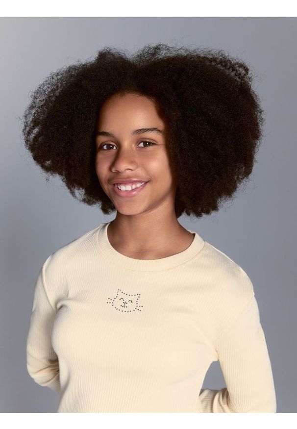 Reserved - Prążkowana bluzka z aplikacją - kremowy. Kolor: kremowy. Materiał: prążkowany. Wzór: aplikacja