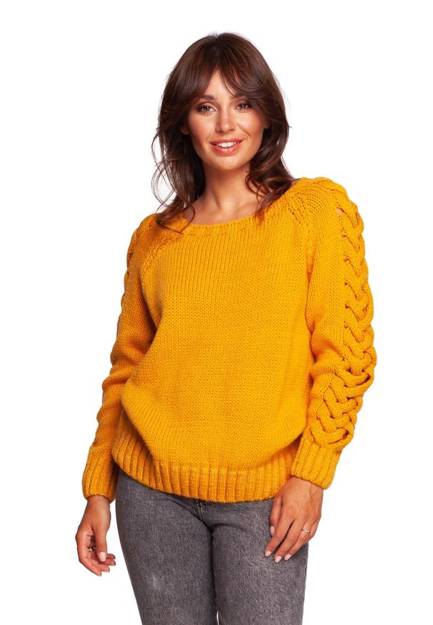 BE Knit - Sweter damski wełniany z warkoczami na rękawach żółty. Kolor: żółty. Materiał: wełna. Sezon: jesień, zima