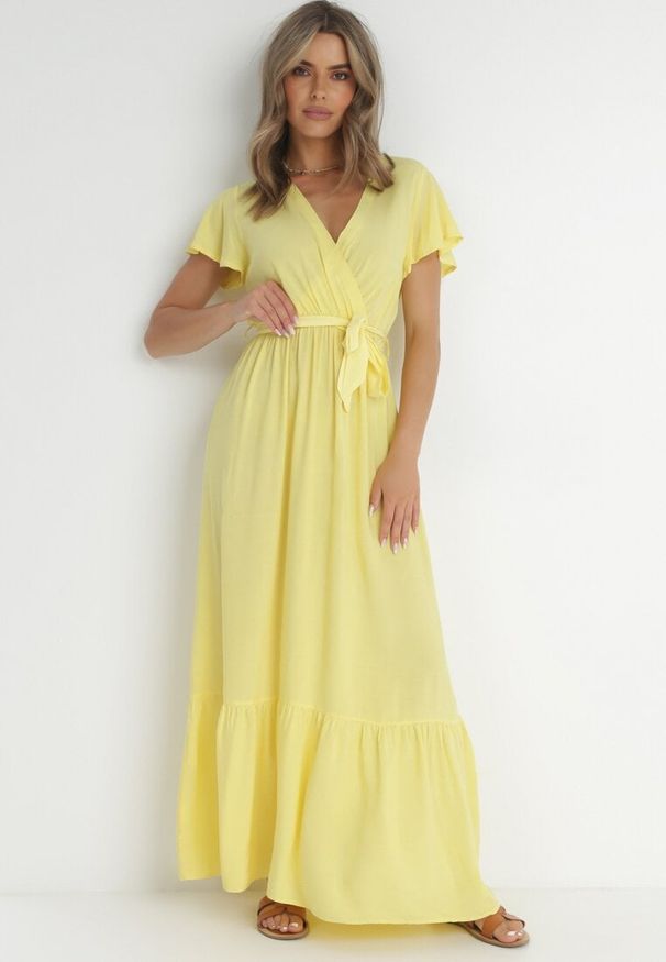 Born2be - Żółta Sukienka Diomeira. Kolor: żółty. Materiał: tkanina. Wzór: jednolity, gładki. Typ sukienki: kopertowe. Styl: elegancki, klasyczny. Długość: maxi