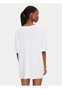 Guess T-Shirt E5GI07 K68D2 Biały Regular Fit. Kolor: biały. Materiał: wiskoza
